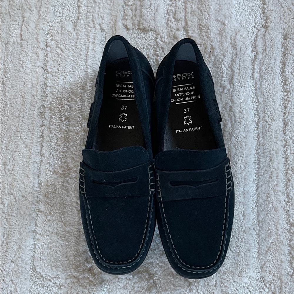 Geox women’s Navy Blue Loafers Driving shoe Size 7 37
